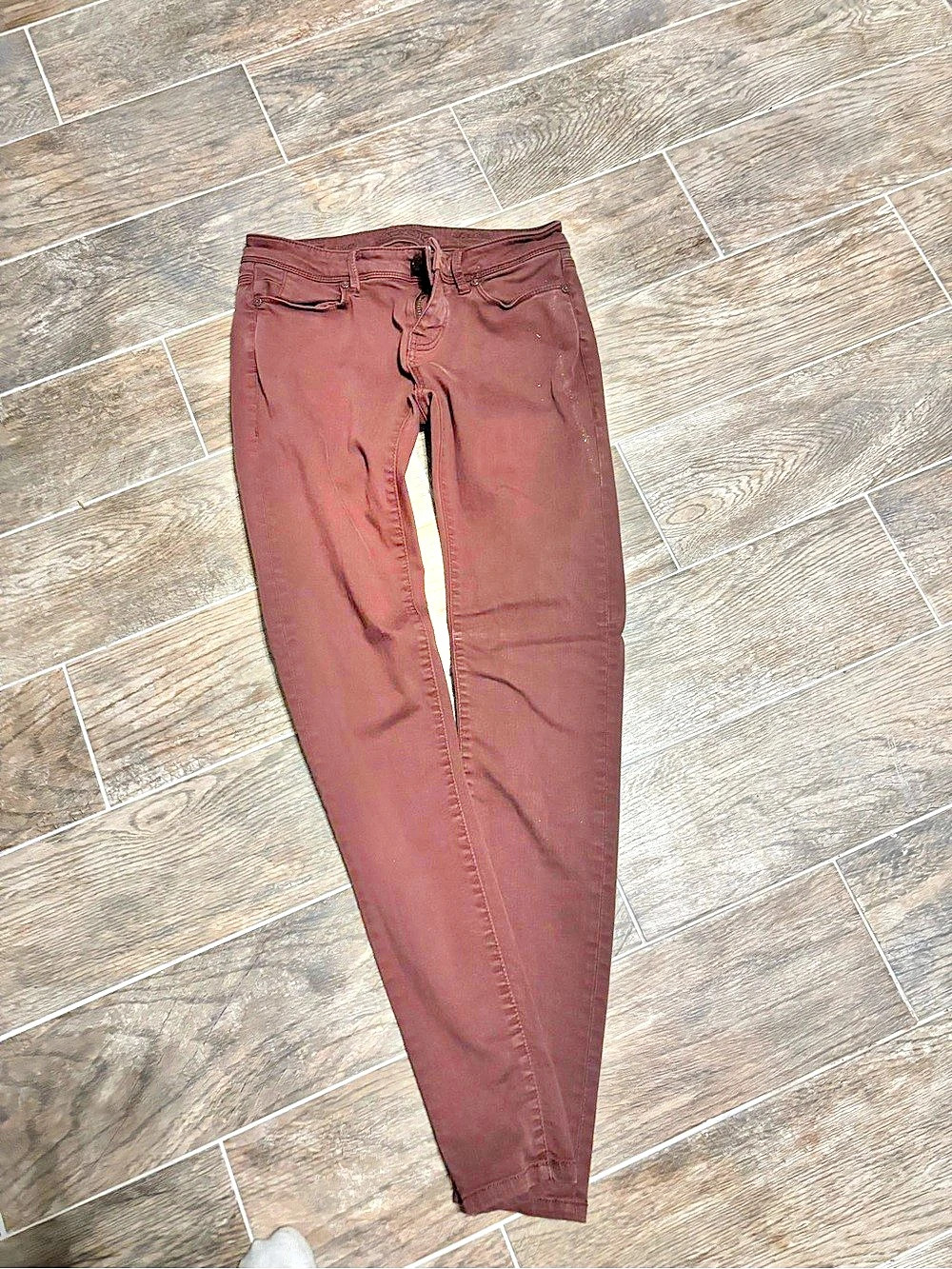 BLACK Skinny Jeans in maroon Waist 25 x 32
